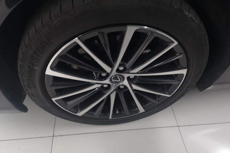 Used Lexus ES 2022 300h Deluxe Edition Exterior 4