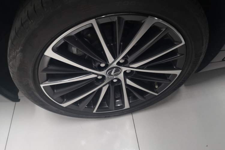 Used Lexus ES 2022 300h Deluxe Edition Exterior 5