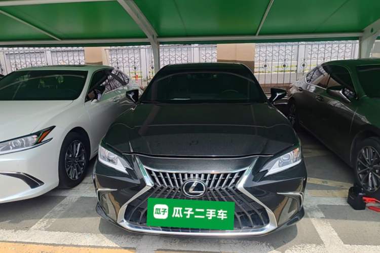 Used Lexus ES 2022 300h Excellence Edition Front