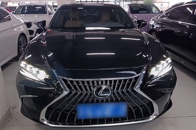 Used Lexus ES 2022 300h Deluxe Edition Front