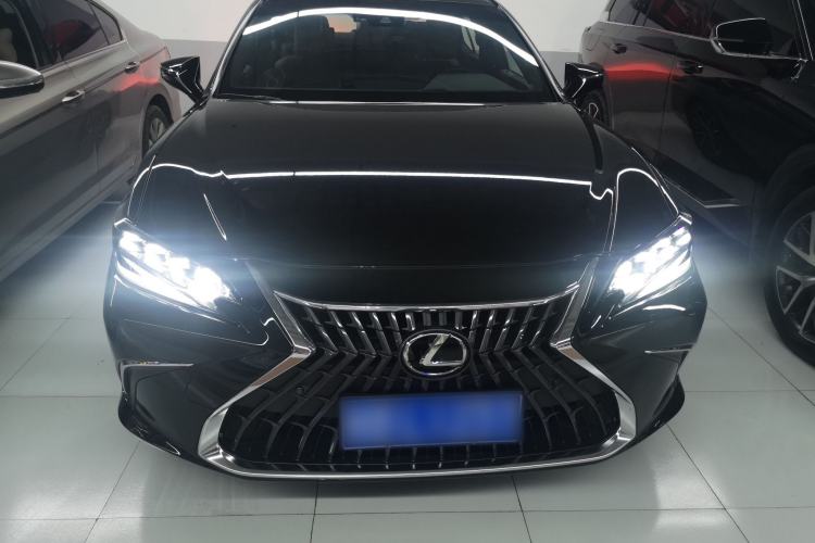 Used Lexus ES 2022 300h Deluxe Edition Front
