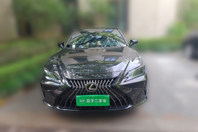 Used Lexus ES 2022 300h Excellence Edition Front