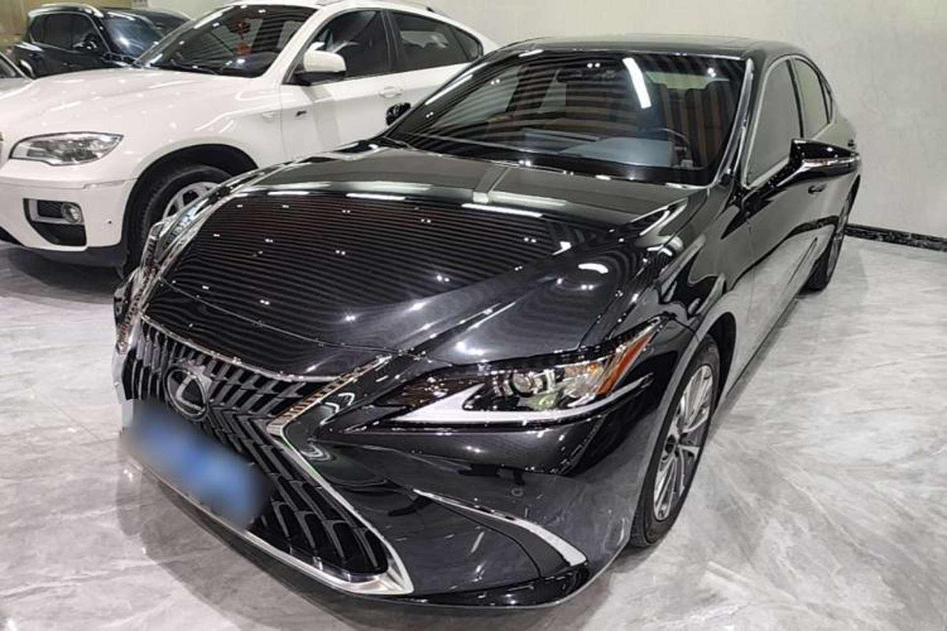 Used Lexus ES 2022 200 Luxury Edition Front Left 45 Deg