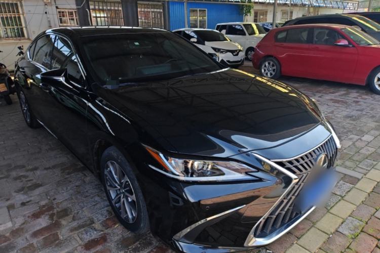 Used Lexus ES 2022 200 Excellence Edition Front Right 45 Deg