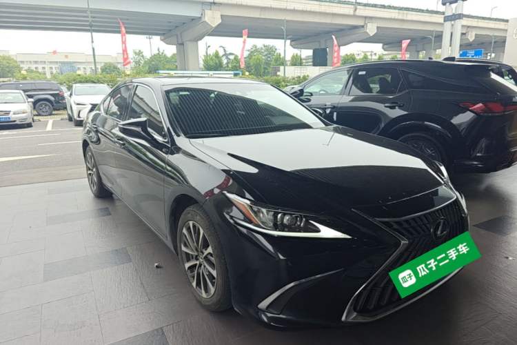 Used Lexus ES 2022 200 Excellence Edition Front Right 45 Deg
