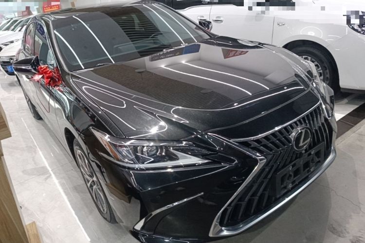 Used Lexus ES 2022 200 Excellence Edition Front Right 45 Deg
