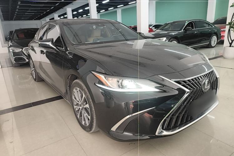 Used Lexus ES 2022 300h Excellence Edition Front Right 45 Deg