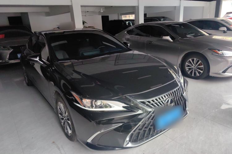 Used Lexus ES 2022 200 Excellence Edition Front Right 45 Deg