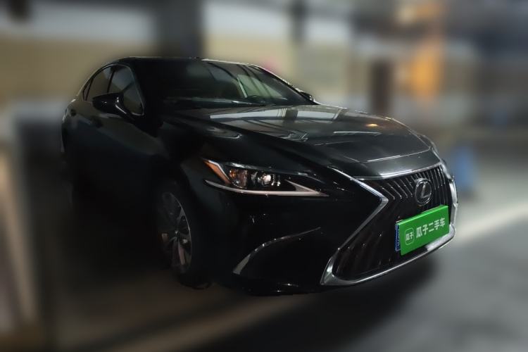 Used Lexus ES 2022 200 Excellence Edition Front Right 45 Deg
