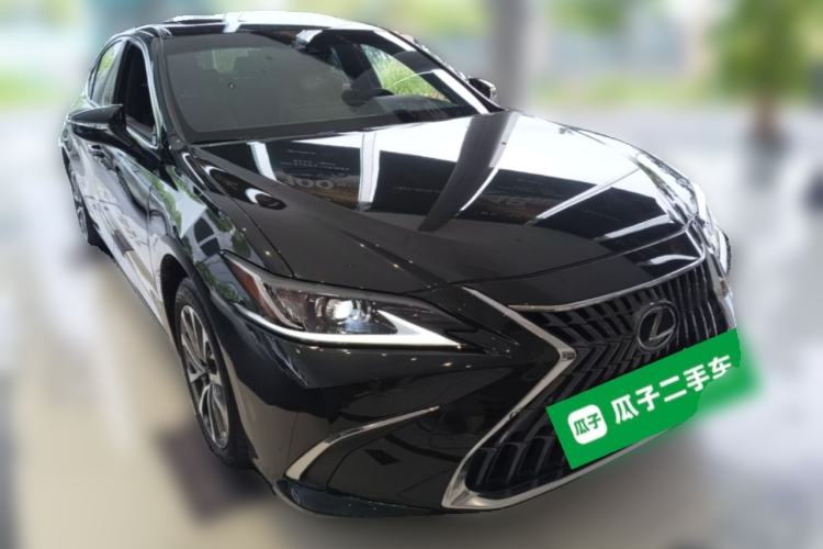 Used Lexus ES 2022 200 Luxury Edition Front Right 45 Deg