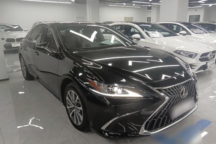 Used Lexus ES 2022 200 Excellence Edition Front Right 45 Deg