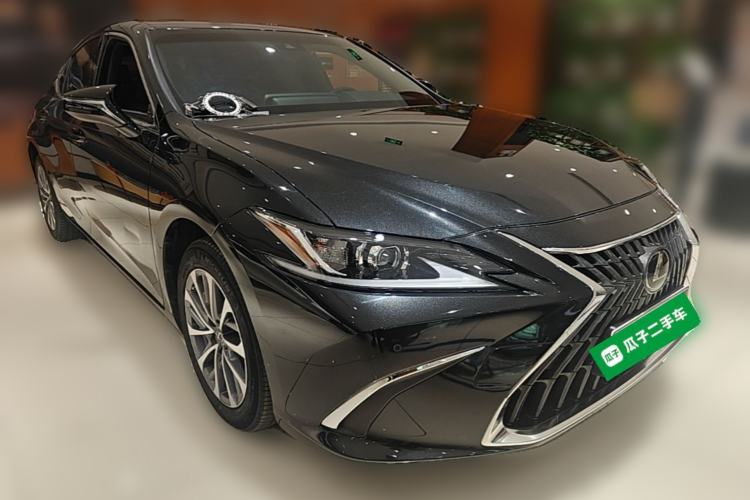 Used Lexus ES 2022 200 Excellence Edition Front Right 45 Deg