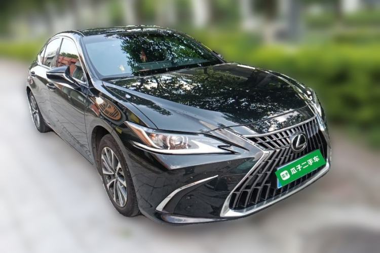 Used Lexus ES 2022 200 Excellence Edition Front Right 45 Deg