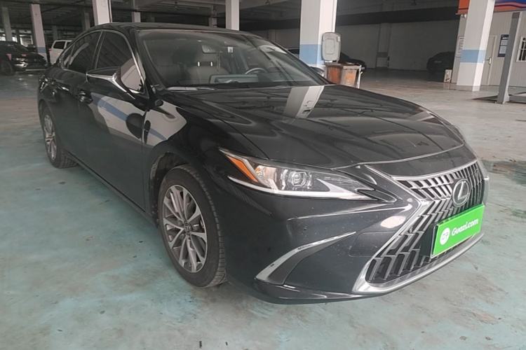 Used Lexus ES 2022 200 Excellence Edition Front Right 45 Deg