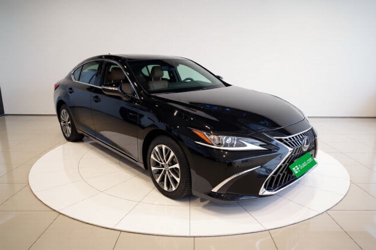 Used Lexus ES 2022 200 Excellence Edition Front Right 45 Deg