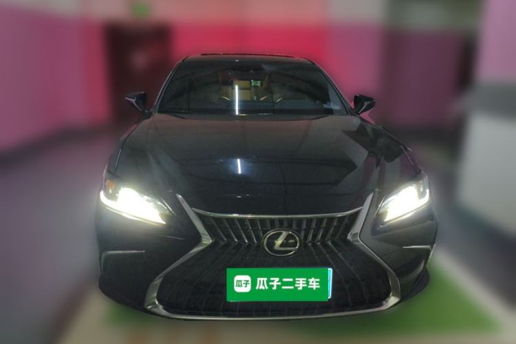 Used Lexus ES 2022 300h Excellence Edition Front