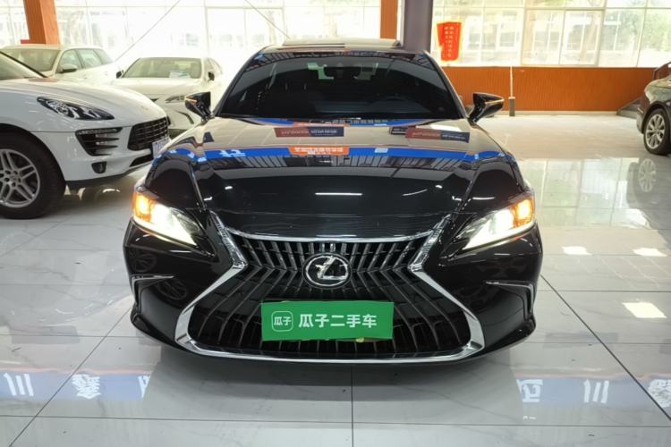 Used Lexus ES 2022 300h Excellence Edition Front