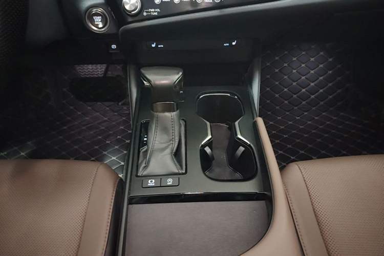 Used Lexus ES 2022 200 Excellence Edition Gear Lever