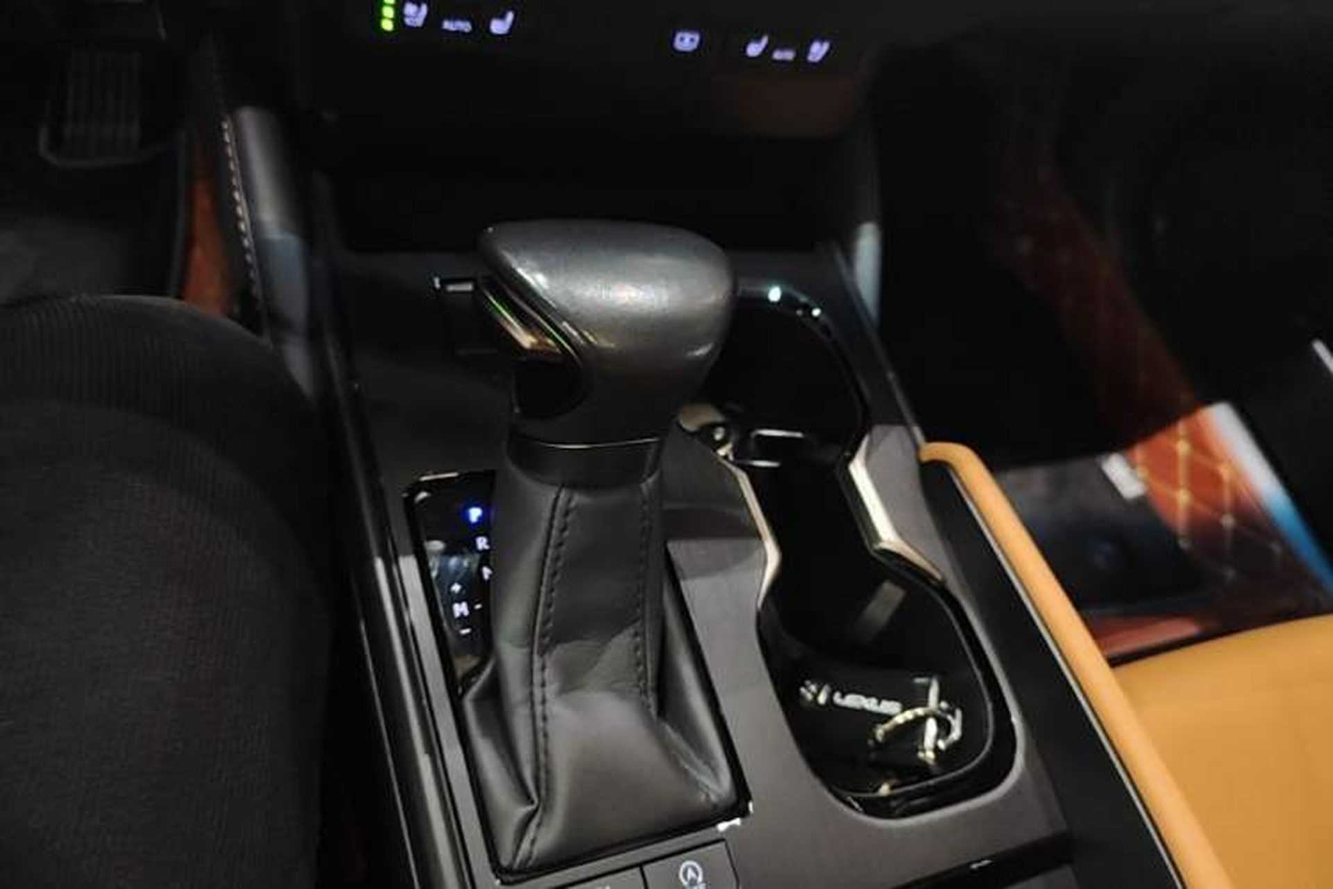 Used Lexus ES 2022 200 Luxury Edition Gear Lever