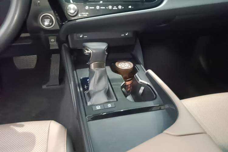 Used Lexus ES 2022 200 Excellence Edition Gear Lever