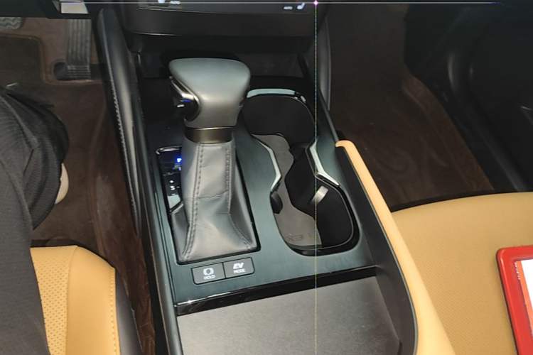 Used Lexus ES 2022 300h Excellence Edition Gear Lever