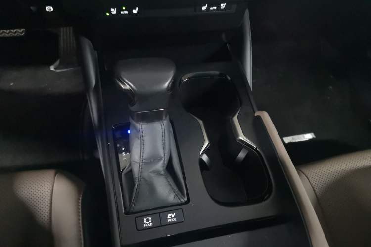 Used Lexus ES 2022 300h Deluxe Edition Gear Lever