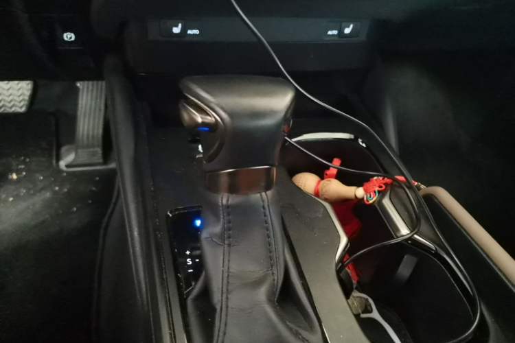 Used Lexus ES 2022 300h Excellence Edition Gear Lever