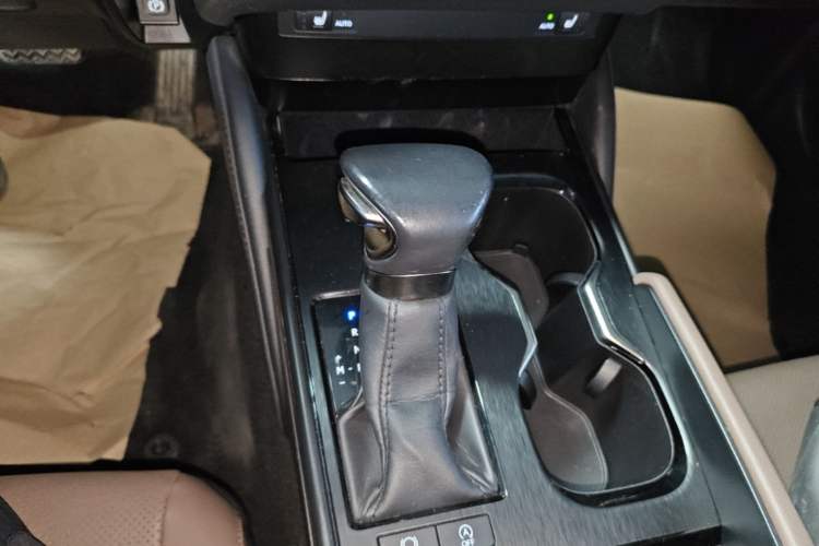 Used Lexus ES 2022 200 Excellence Edition Gear Lever