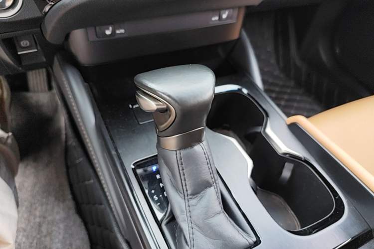 Used Lexus ES 2022 300h Excellence Edition Gear Lever