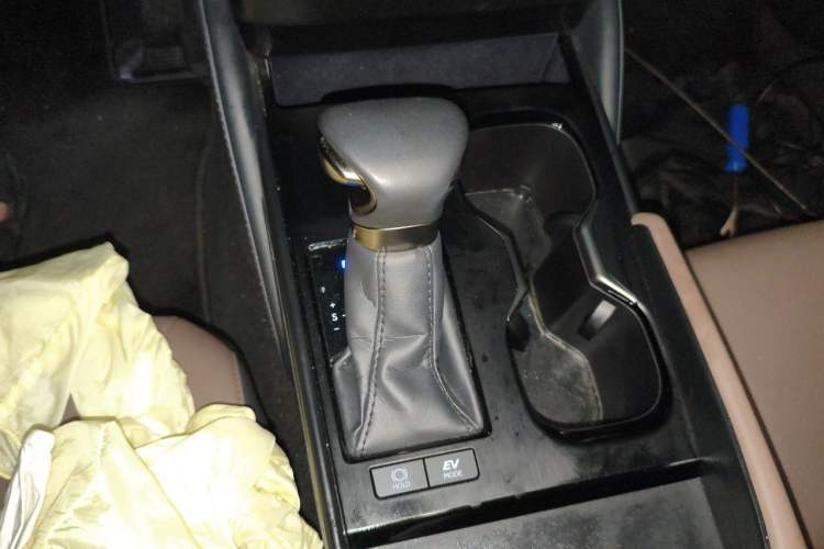 Used Lexus ES 2022 300h Excellence Edition Gear Lever
