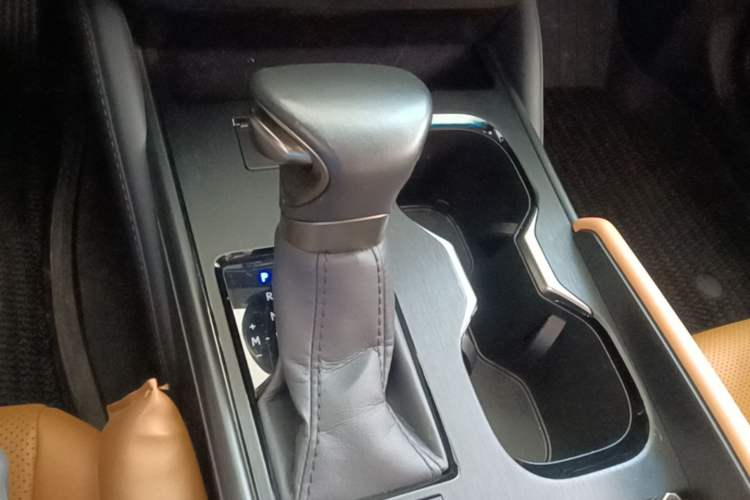 Used Lexus ES 2022 200 Excellence Edition Gear Lever