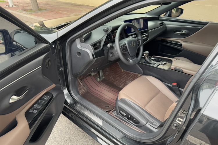 Used Lexus ES 2022 200 Excellence Edition Interior 2