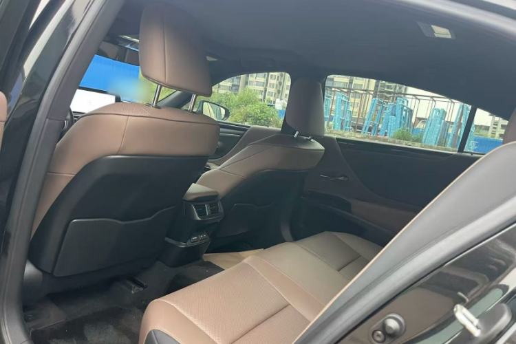 Used Lexus ES 2022 200 Excellence Edition Interior 3