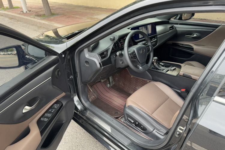 Used Lexus ES 2022 200 Excellence Edition Interior 3
