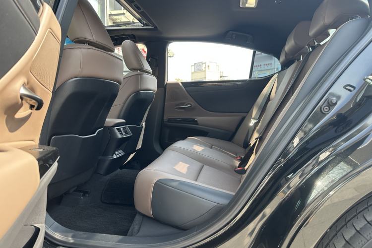 Used Lexus ES 2022 200 Excellence Edition Interior 6