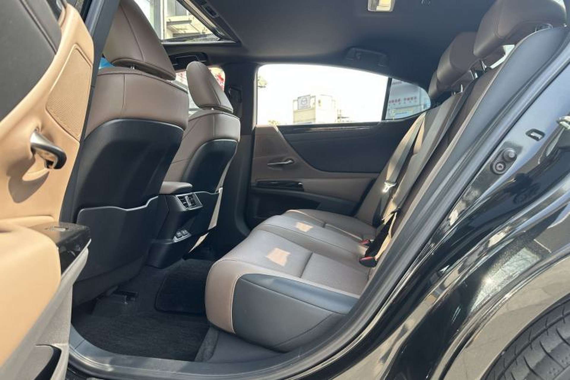 Used Lexus ES 2022 200 Excellence Edition Interior 6