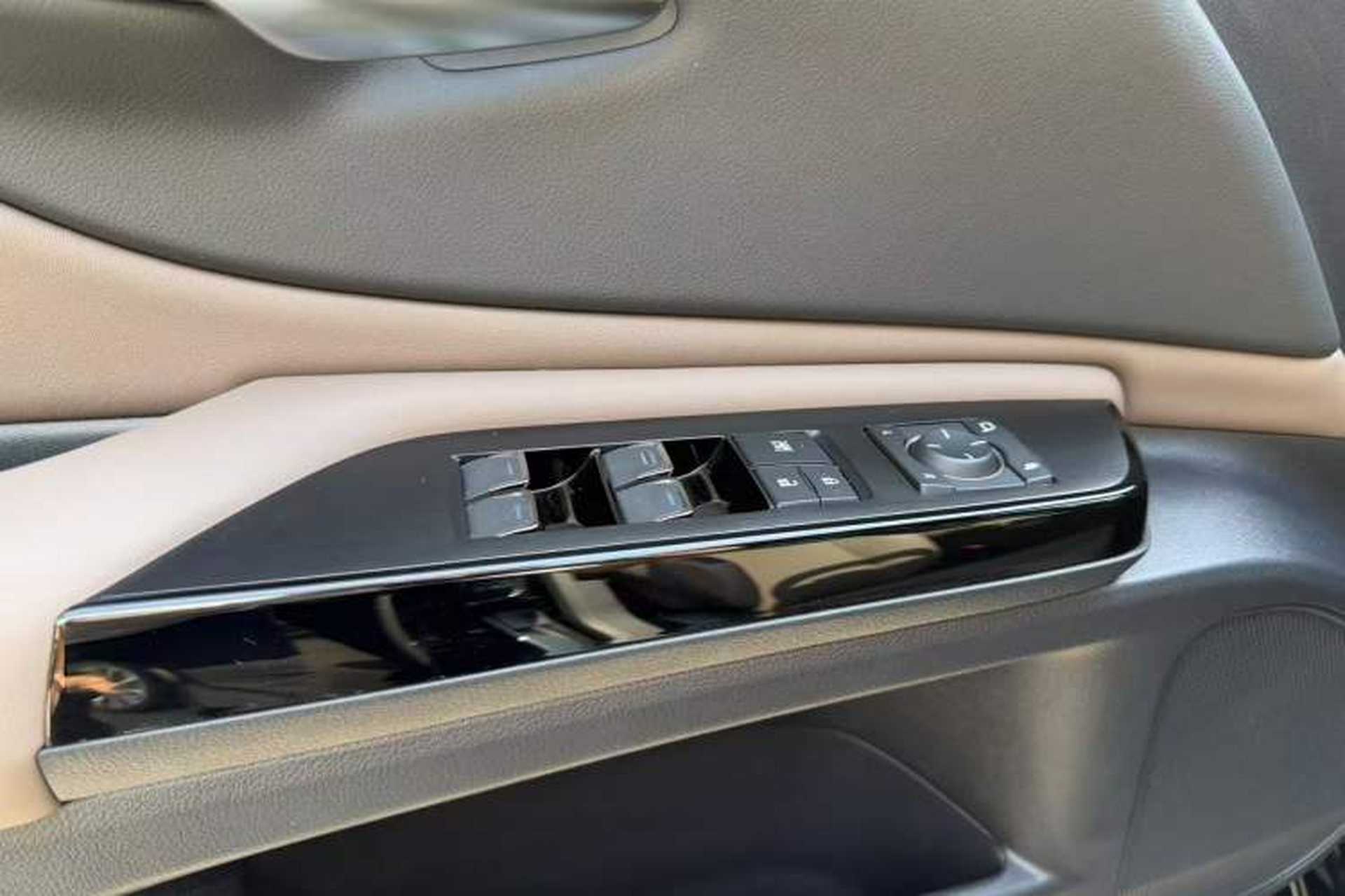 Used Lexus ES 2022 300h Excellence Edition Interior 8