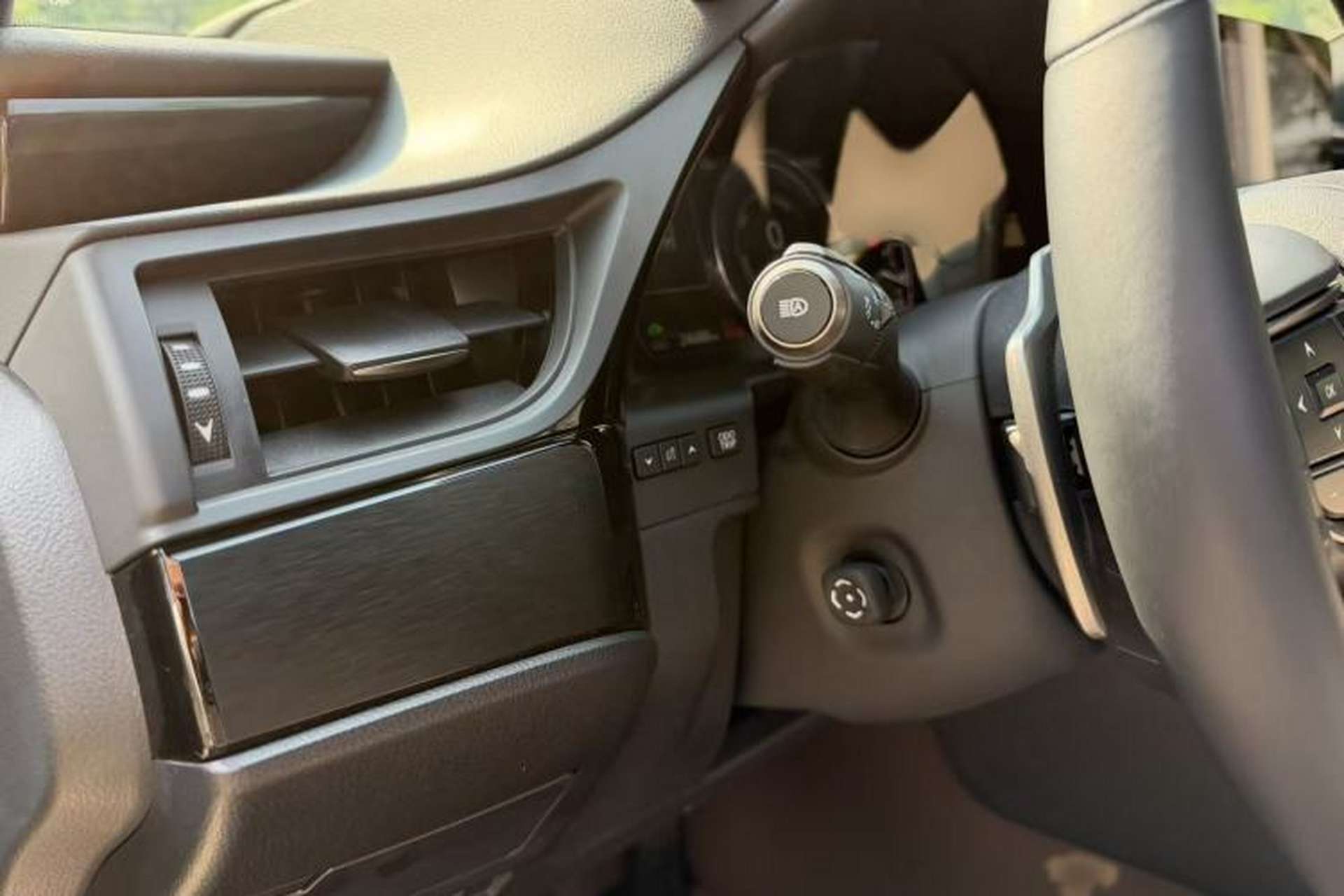 Used Lexus ES 2022 300h Excellence Edition Interior 9