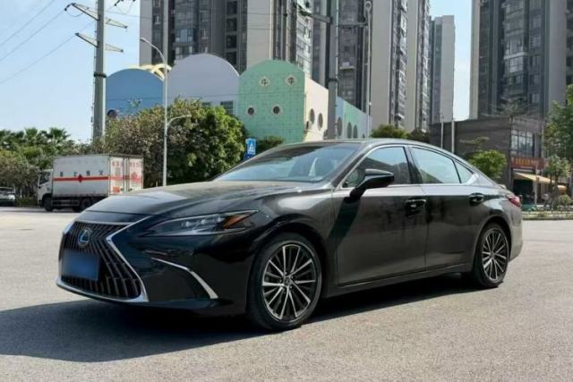 Used Lexus ES 2022 300h Deluxe Edition