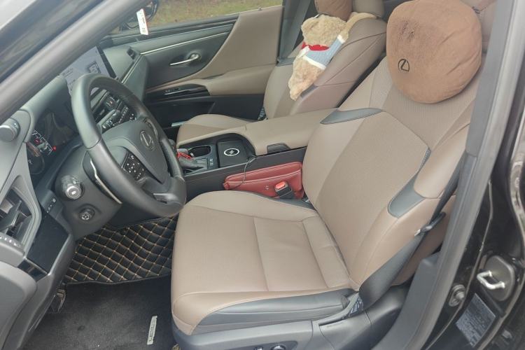 Used Lexus ES 2022 300h Excellence Edition Left Front Seat