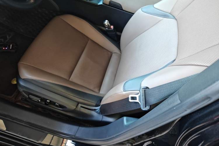 Used Lexus ES 2022 200 Excellence Edition Left Front Seat