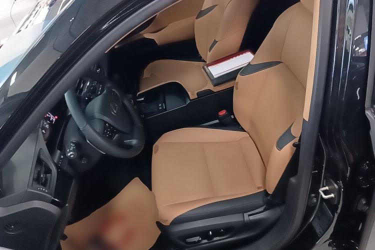 Used Lexus ES 2022 300h Deluxe Edition Left Front Seat