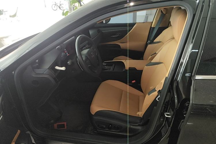 Used Lexus ES 2022 300h Excellence Edition Left Front Seat