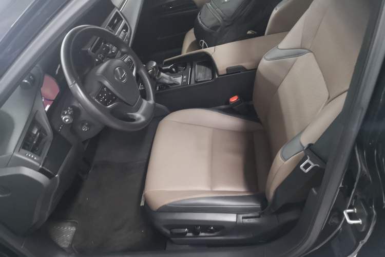 Used Lexus ES 2022 300h Deluxe Edition Left Front Seat