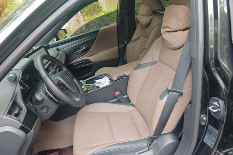 Used Lexus ES 2022 300h Excellence Edition Left Front Seat