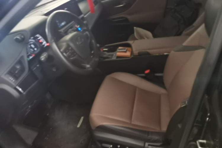 Used Lexus ES 2022 300h Excellence Edition Left Front Seat