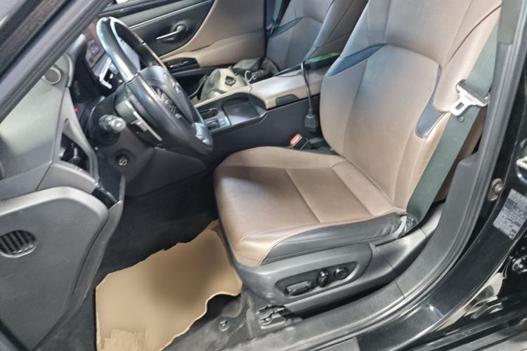Used Lexus ES 2022 200 Excellence Edition Left Front Seat