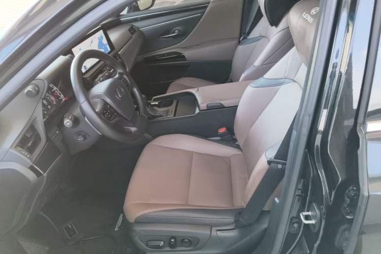 Used Lexus ES 2022 200 Luxury Edition Left Front Seat