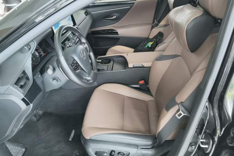Used Lexus ES 2022 200 Luxury Edition Left Front Seat