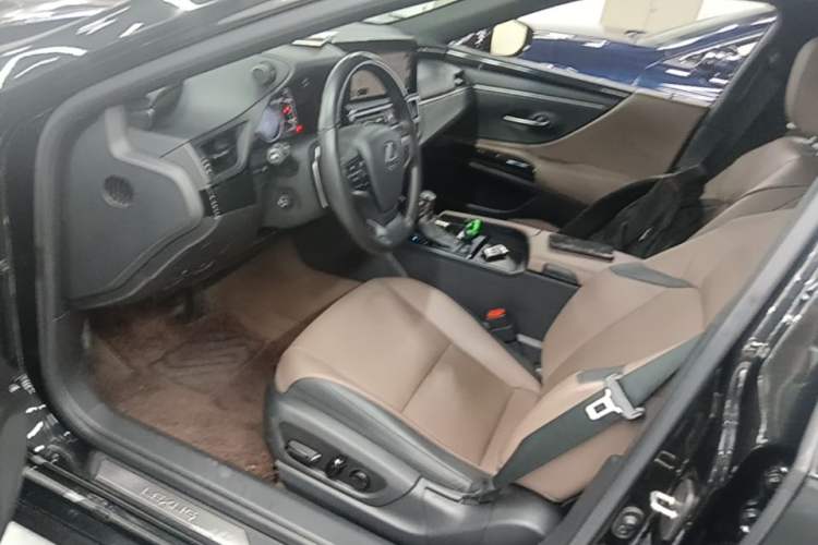 Used Lexus ES 2022 200 Excellence Edition Left Front Seat